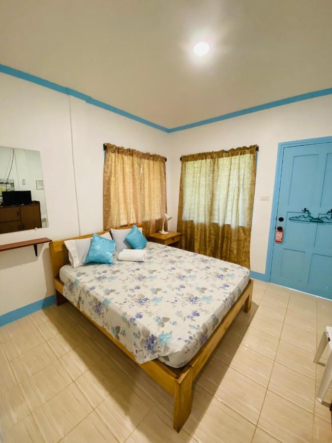 Uptown Guesthouse Siquijor Room photo