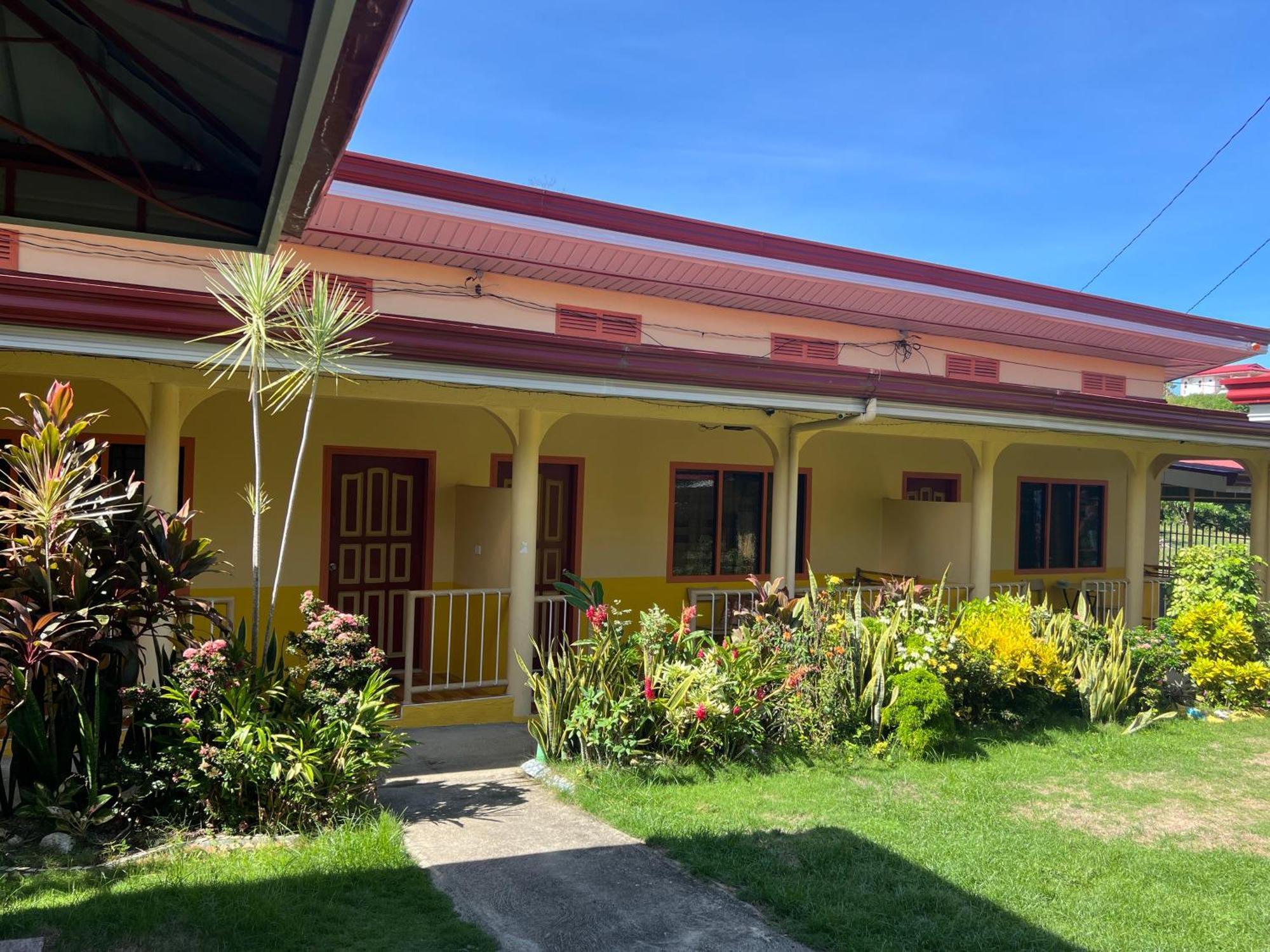 Uptown Guesthouse Siquijor Exterior photo