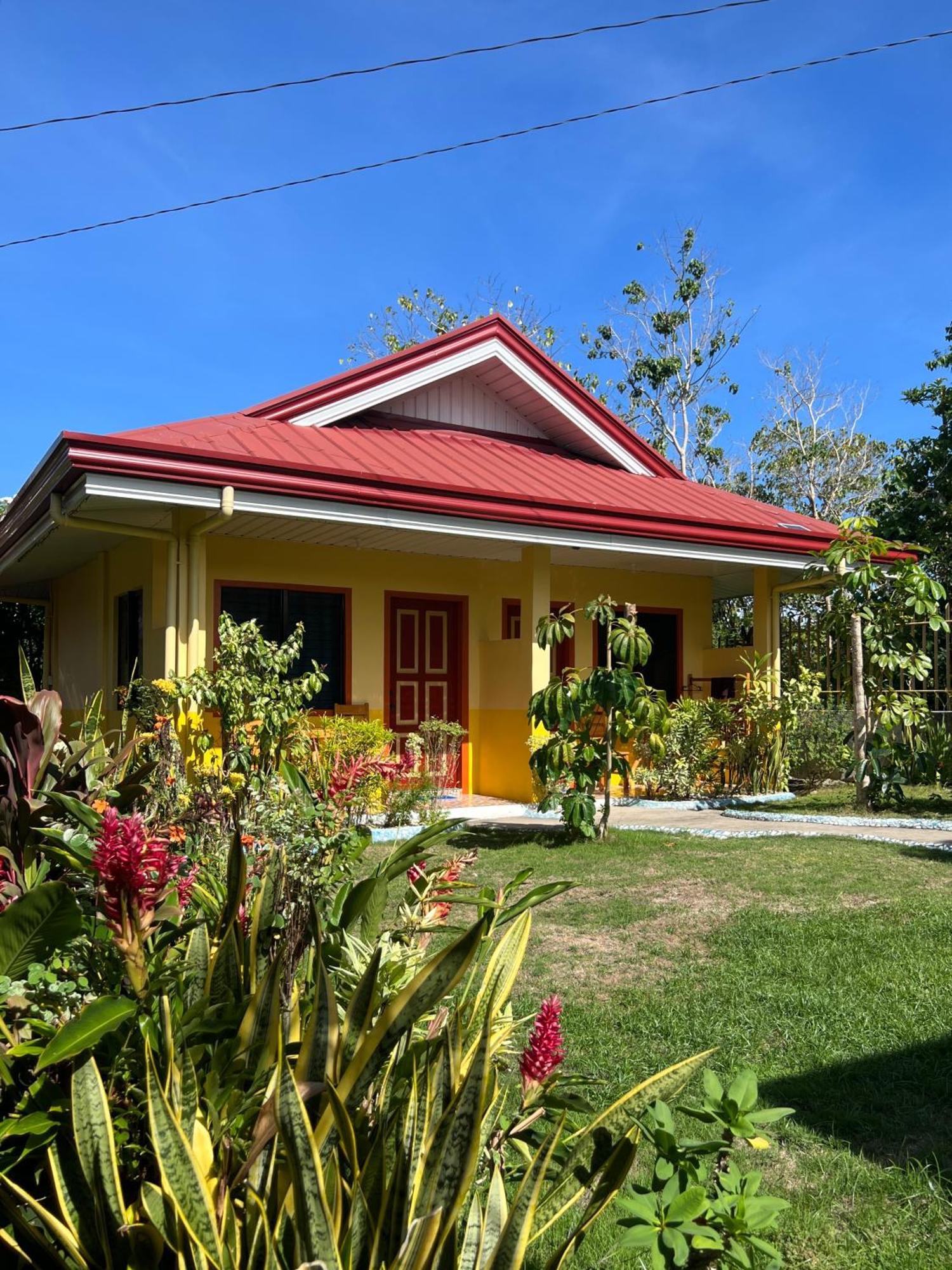 Uptown Guesthouse Siquijor Exterior photo