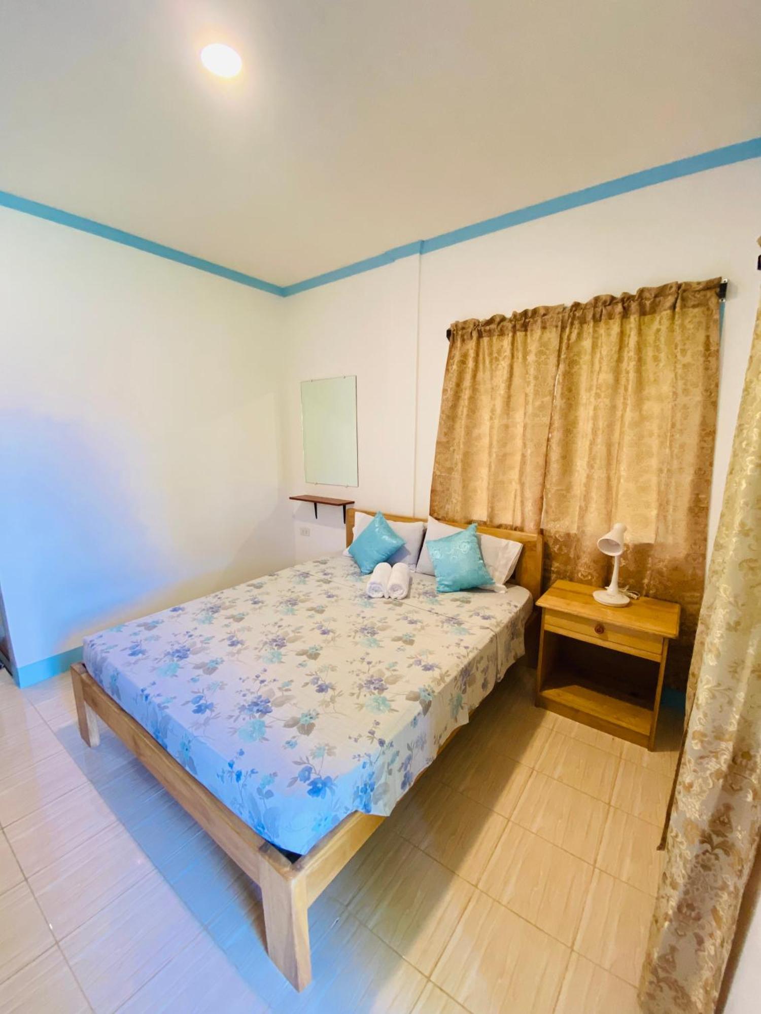 Uptown Guesthouse Siquijor Room photo