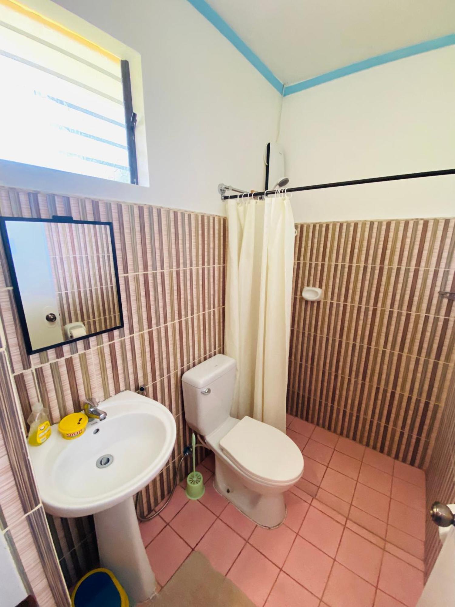 Uptown Guesthouse Siquijor Room photo