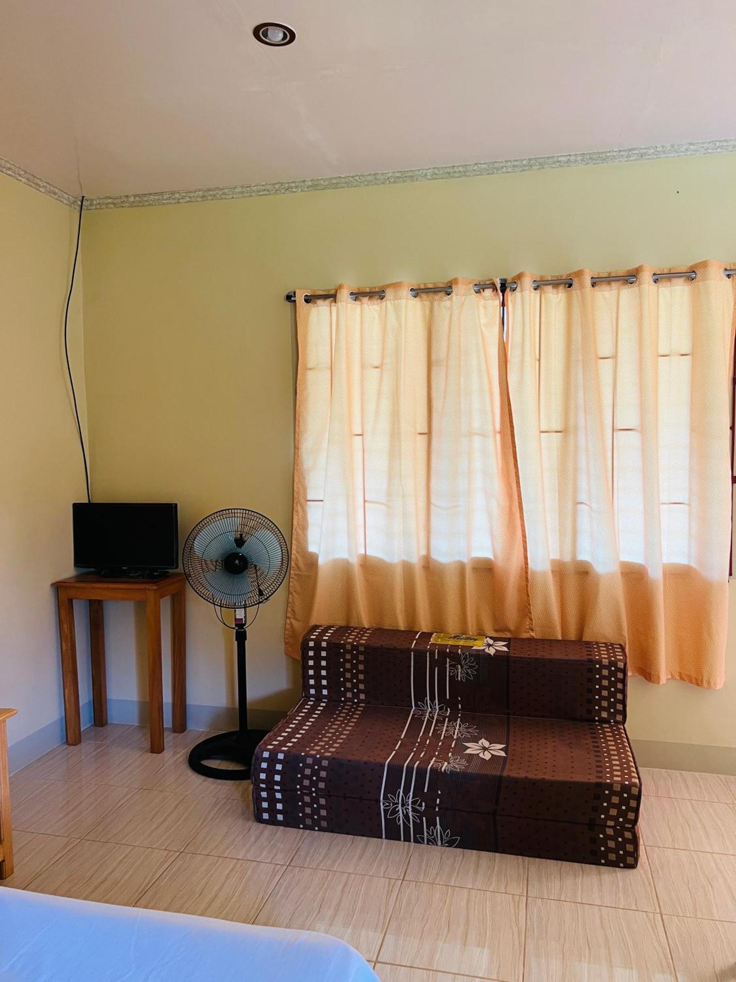 Uptown Guesthouse Siquijor Room photo