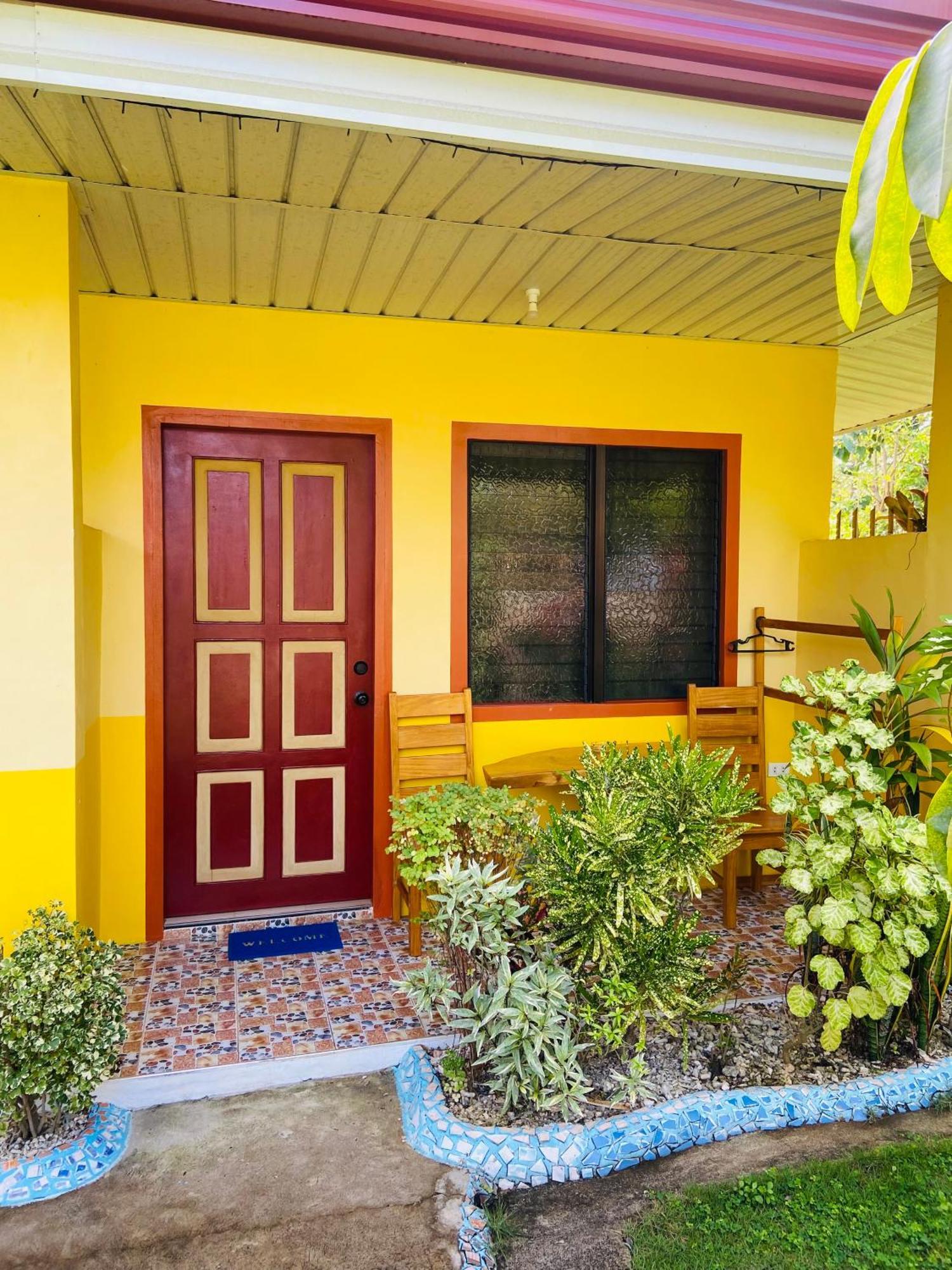 Uptown Guesthouse Siquijor Room photo